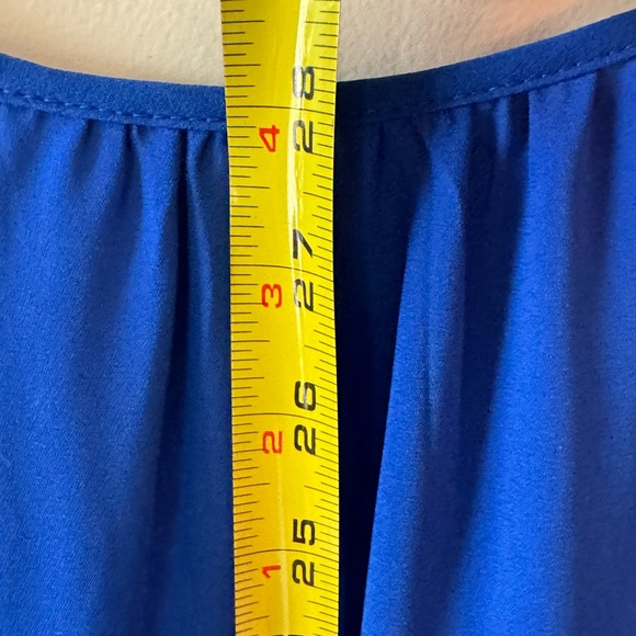 Tacera Blue Top EUC Top 100% Polyester size Medium High Low Flutter Sleeves - Picture 5 of 7